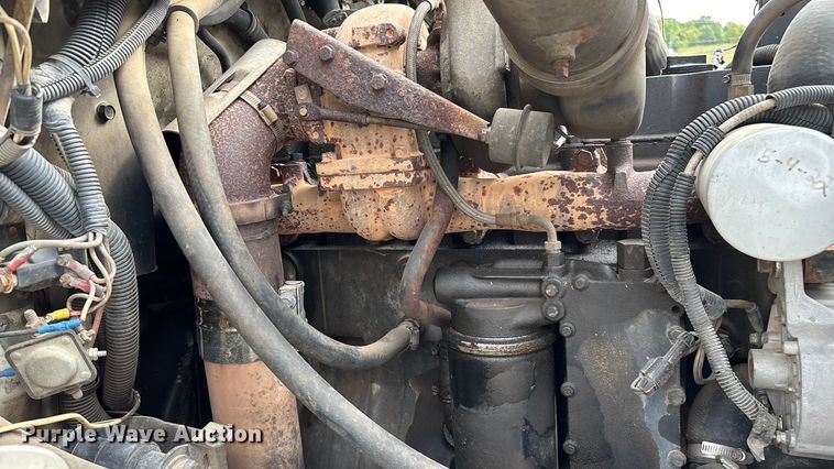 image for item EN5604 1995 Freightliner FL70 semi truck