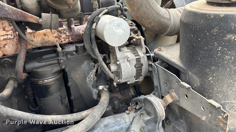 image for item EN5604 1995 Freightliner FL70 semi truck