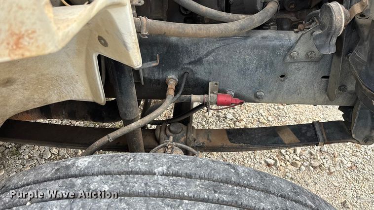 image for item EN5604 1995 Freightliner FL70 semi truck