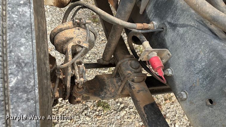 image for item EN5604 1995 Freightliner FL70 semi truck