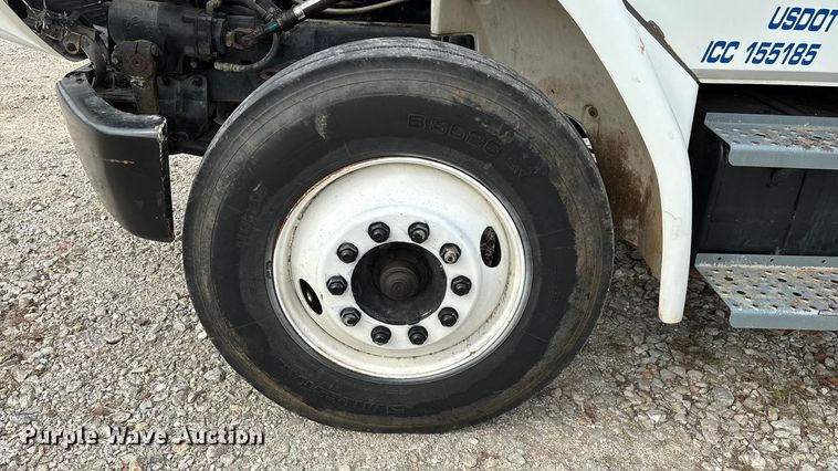 image for item EN5604 1995 Freightliner FL70 semi truck