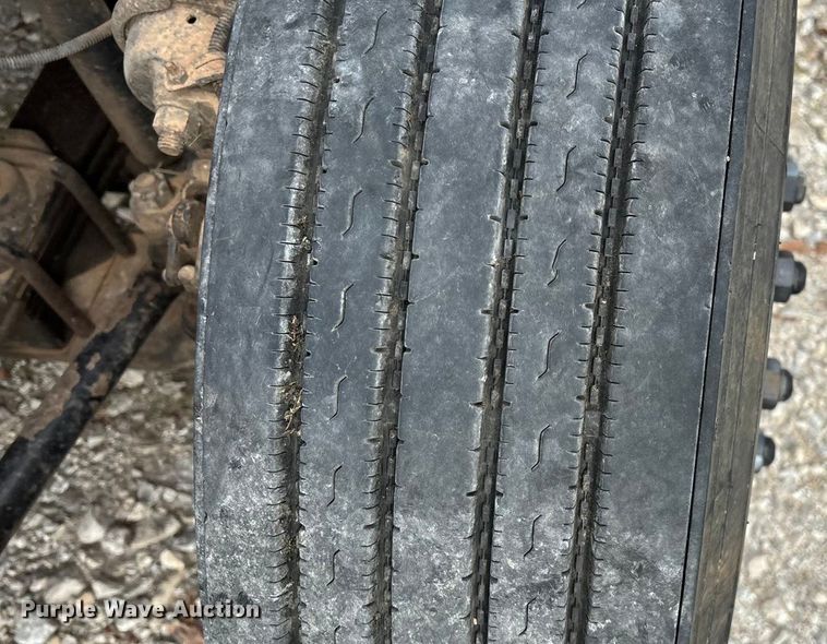 image for item EN5604 1995 Freightliner FL70 semi truck