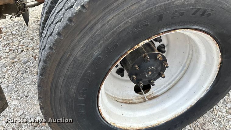 image for item EN5604 1995 Freightliner FL70 semi truck