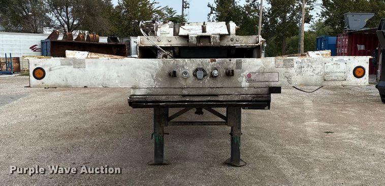 image for item EN5605 2006 Trail-EZE Trail 1CM06 roll-off tilt deck container trailer