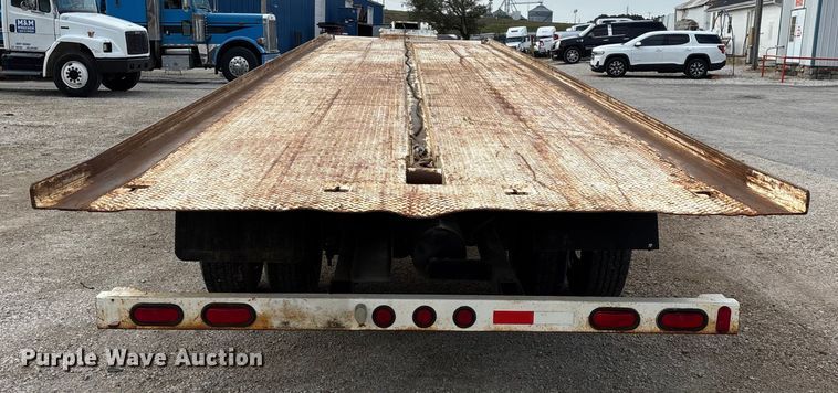 image for item EN5605 2006 Trail-EZE Trail 1CM06 roll-off tilt deck container trailer