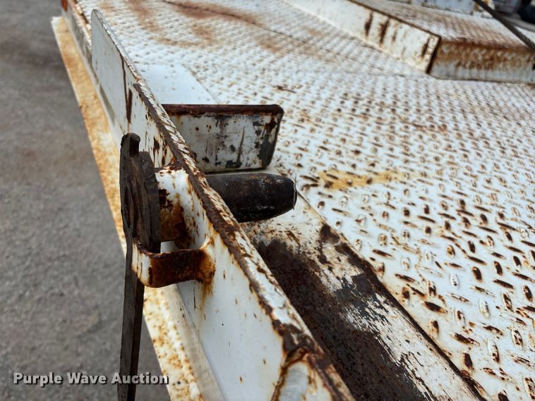 image for item EN5605 2006 Trail-EZE Trail 1CM06 roll-off tilt deck container trailer