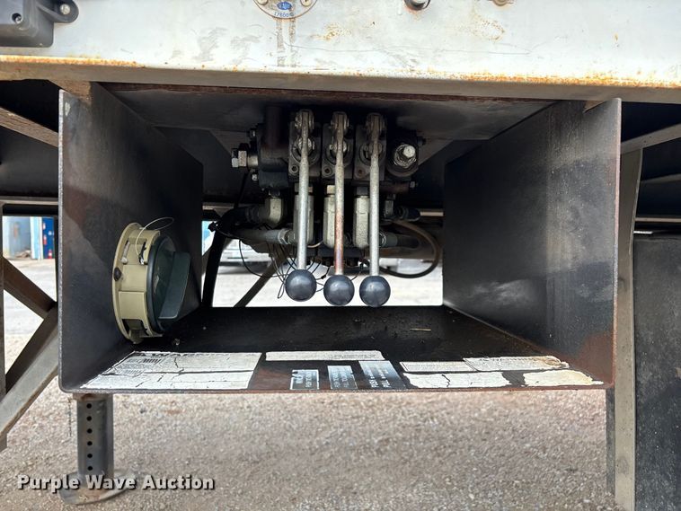 image for item EN5605 2006 Trail-EZE Trail 1CM06 roll-off tilt deck container trailer