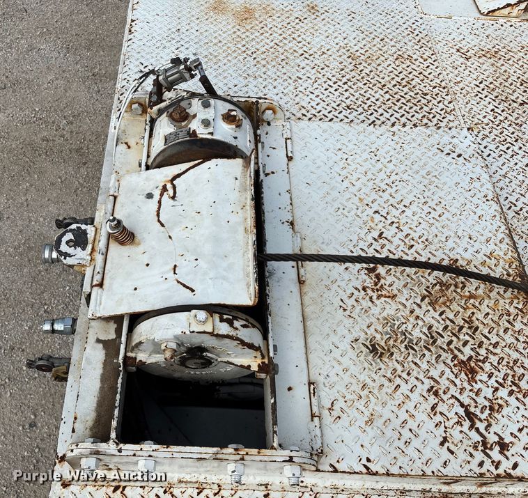 image for item EN5605 2006 Trail-EZE Trail 1CM06 roll-off tilt deck container trailer