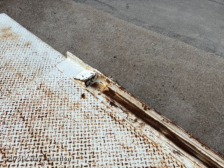 image for item EN5605 2006 Trail-EZE Trail 1CM06 roll-off tilt deck container trailer