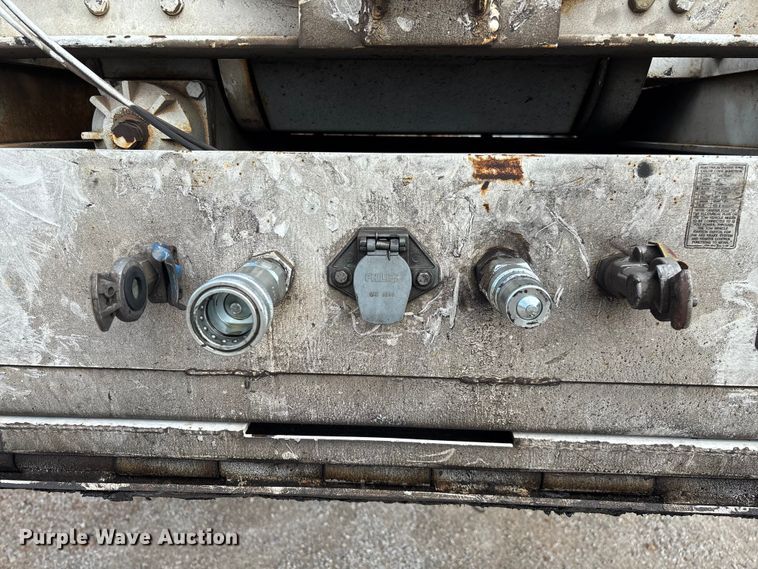 image for item EN5605 2006 Trail-EZE Trail 1CM06 roll-off tilt deck container trailer