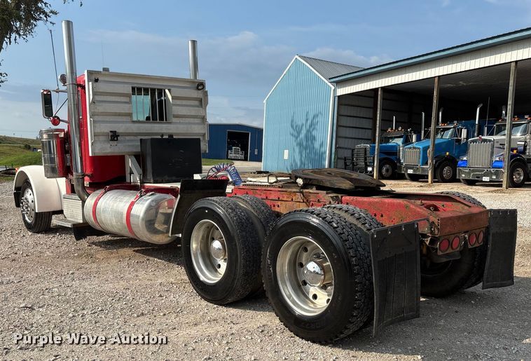 image for item EN5606 1987 Peterbilt 379 semi truck
