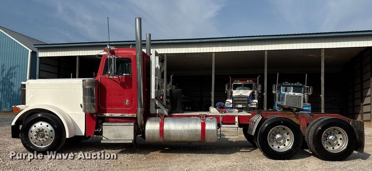 image for item EN5606 1987 Peterbilt 379 semi truck
