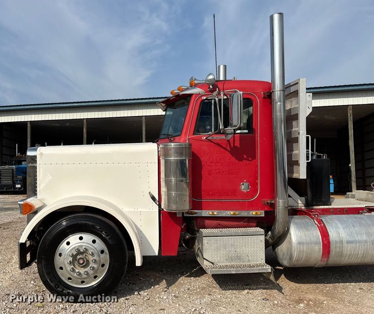image for item EN5606 1987 Peterbilt 379 semi truck