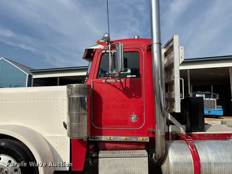 image for item EN5606 1987 Peterbilt 379 semi truck