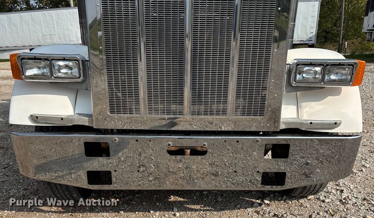 image for item EN5606 1987 Peterbilt 379 semi truck