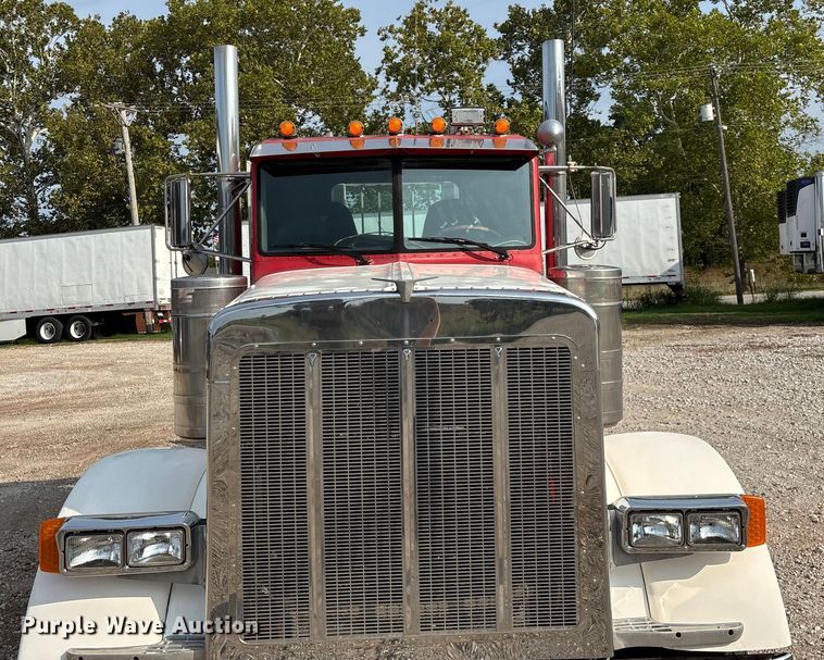image for item EN5606 1987 Peterbilt 379 semi truck