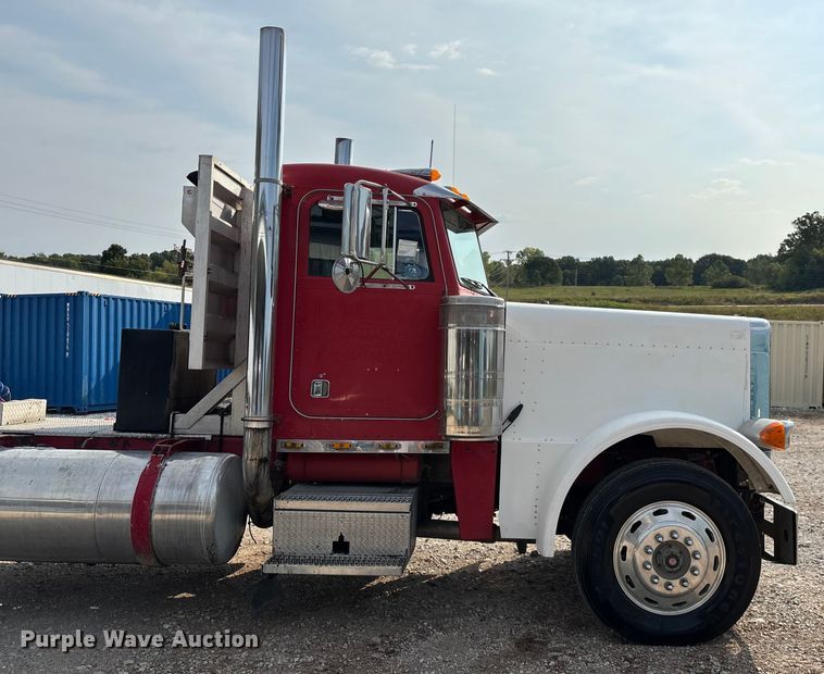 image for item EN5606 1987 Peterbilt 379 semi truck
