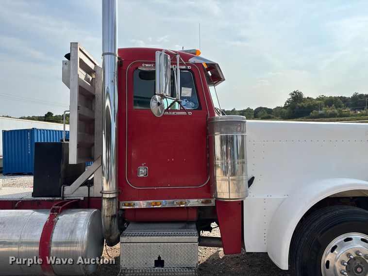 image for item EN5606 1987 Peterbilt 379 semi truck