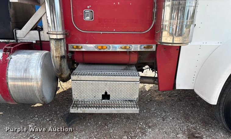 image for item EN5606 1987 Peterbilt 379 semi truck
