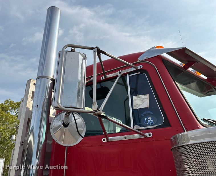 image for item EN5606 1987 Peterbilt 379 semi truck