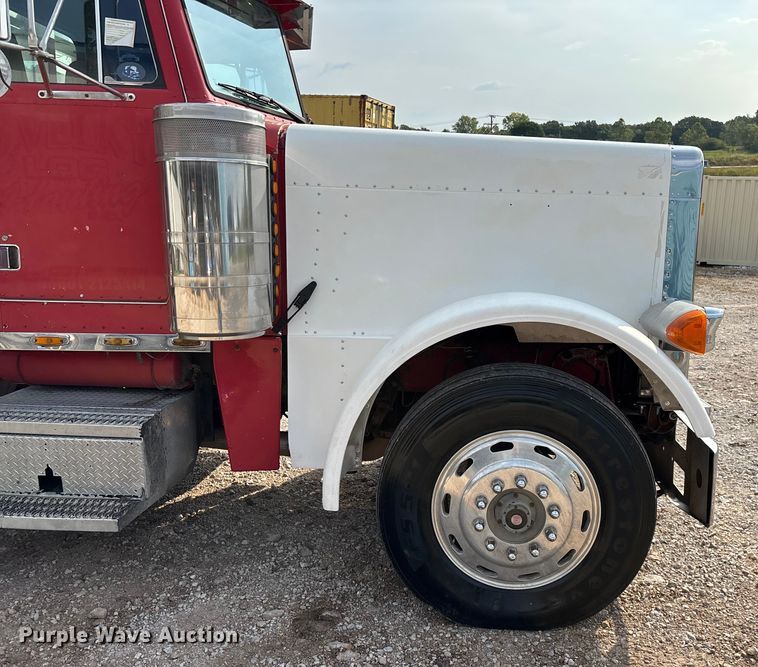 image for item EN5606 1987 Peterbilt 379 semi truck
