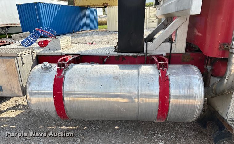 image for item EN5606 1987 Peterbilt 379 semi truck