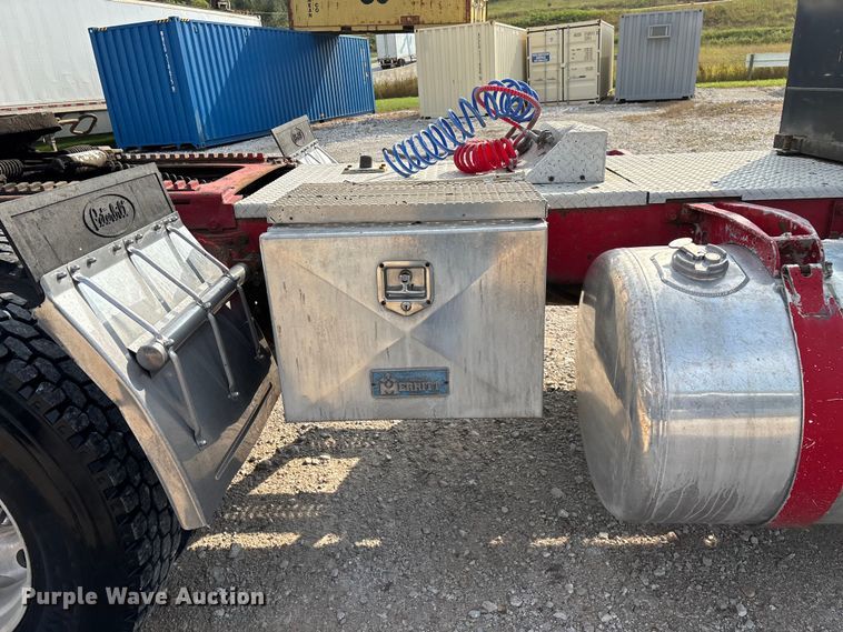 image for item EN5606 1987 Peterbilt 379 semi truck