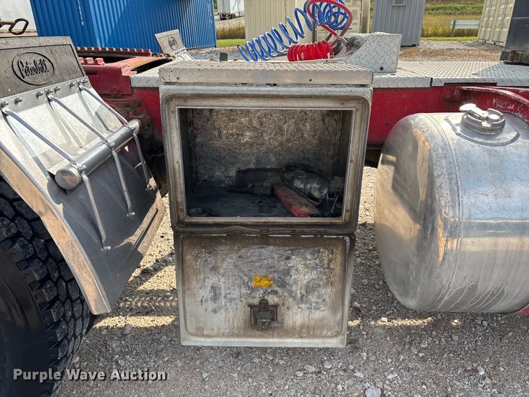 image for item EN5606 1987 Peterbilt 379 semi truck