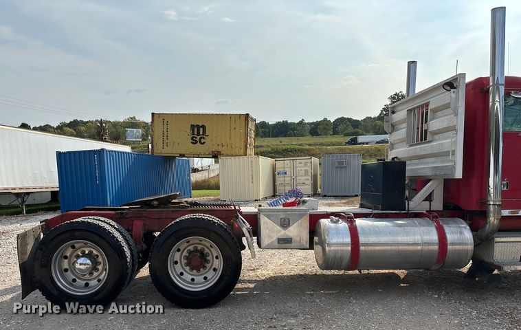 image for item EN5606 1987 Peterbilt 379 semi truck