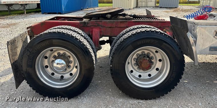 image for item EN5606 1987 Peterbilt 379 semi truck