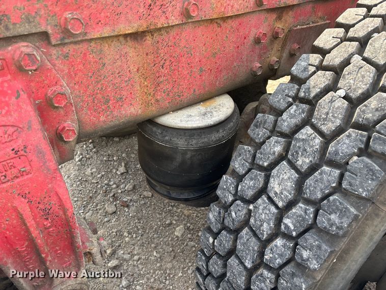 image for item EN5606 1987 Peterbilt 379 semi truck