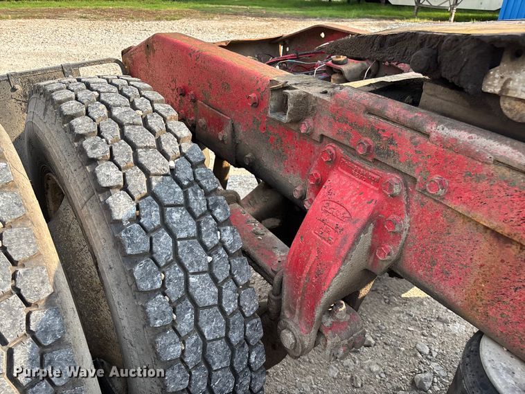 image for item EN5606 1987 Peterbilt 379 semi truck