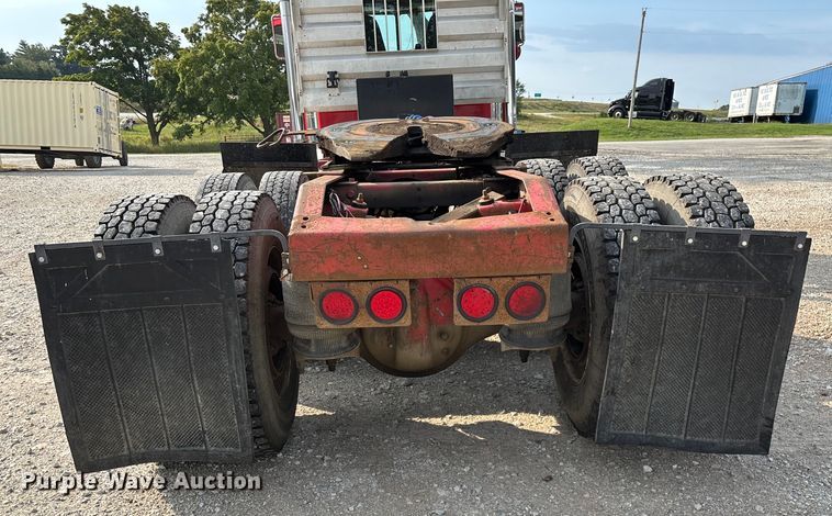 image for item EN5606 1987 Peterbilt 379 semi truck