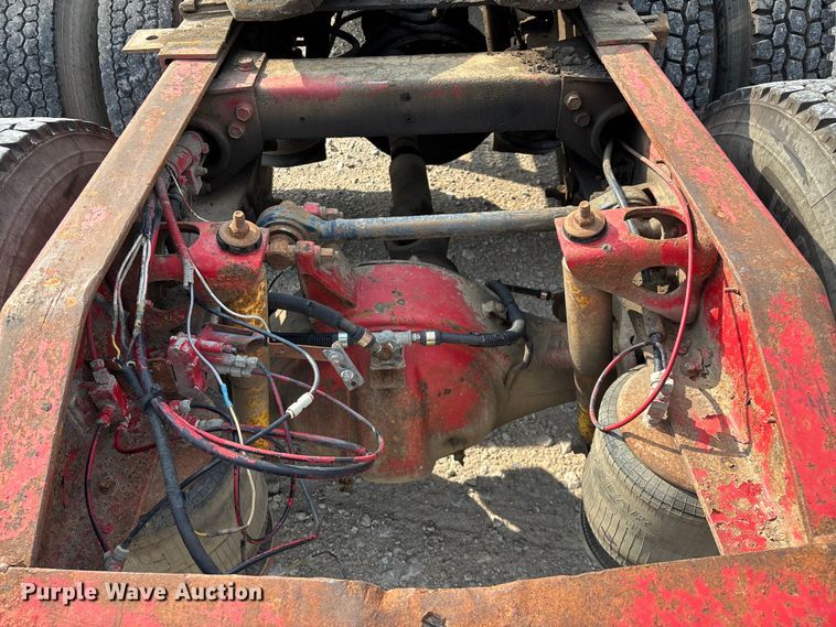 image for item EN5606 1987 Peterbilt 379 semi truck