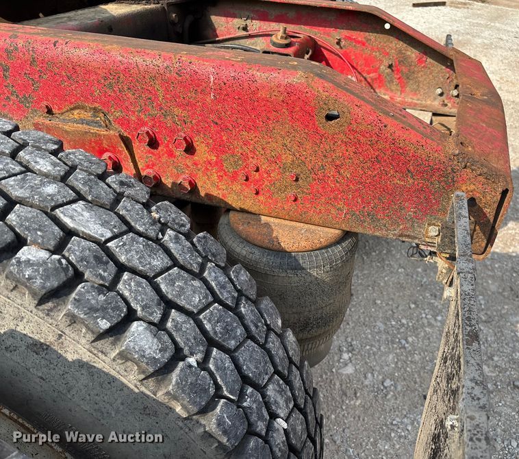 image for item EN5606 1987 Peterbilt 379 semi truck