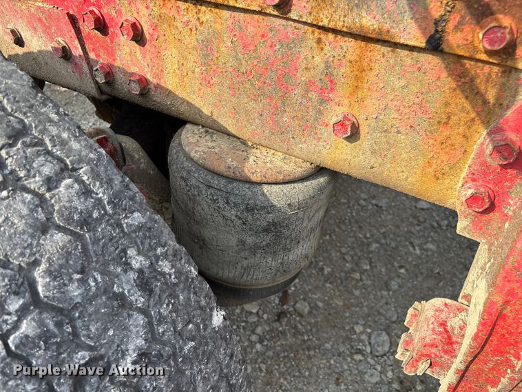 image for item EN5606 1987 Peterbilt 379 semi truck