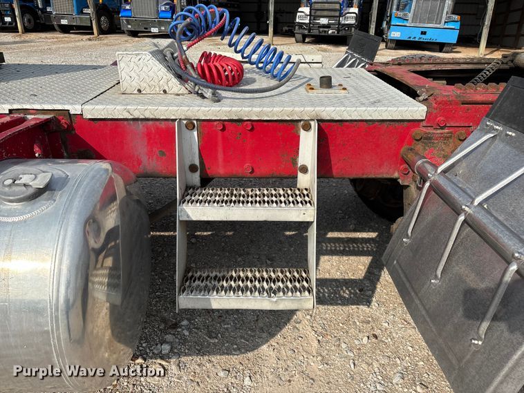 image for item EN5606 1987 Peterbilt 379 semi truck