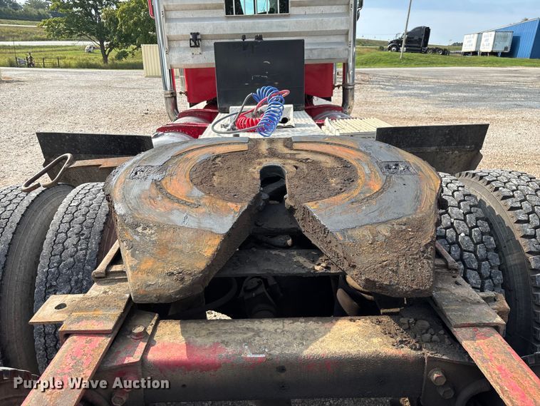 image for item EN5606 1987 Peterbilt 379 semi truck