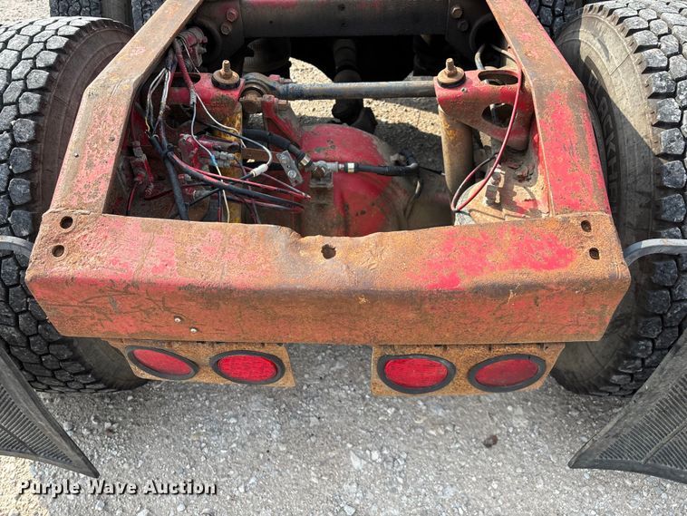 image for item EN5606 1987 Peterbilt 379 semi truck