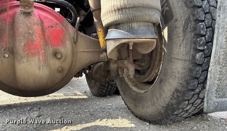 image for item EN5606 1987 Peterbilt 379 semi truck