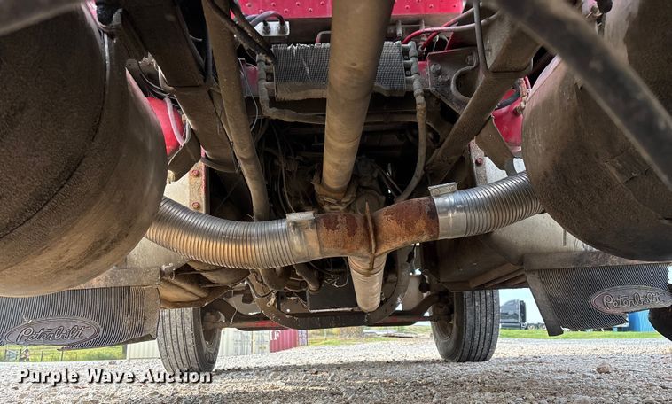 image for item EN5606 1987 Peterbilt 379 semi truck