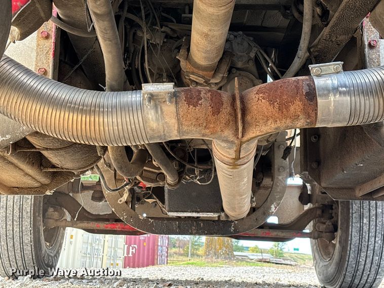 image for item EN5606 1987 Peterbilt 379 semi truck