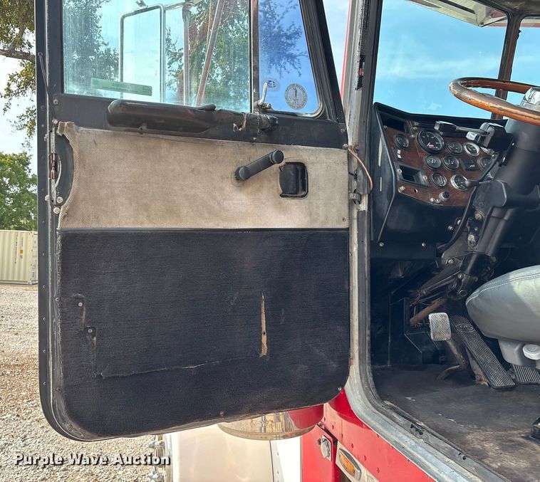 image for item EN5606 1987 Peterbilt 379 semi truck