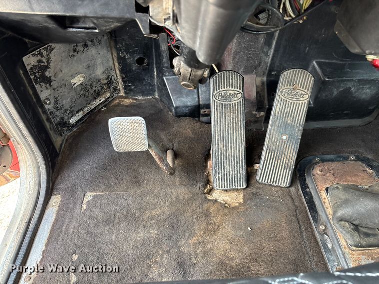 image for item EN5606 1987 Peterbilt 379 semi truck