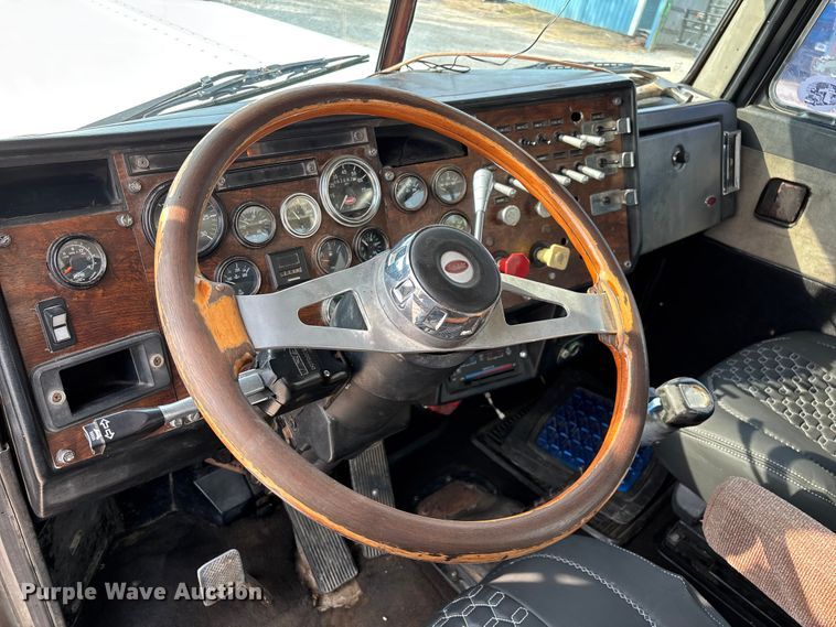 image for item EN5606 1987 Peterbilt 379 semi truck