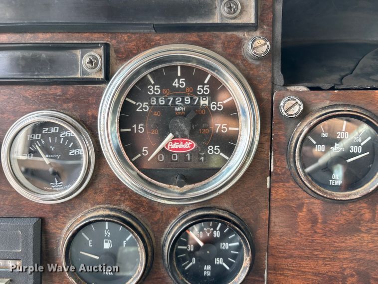 image for item EN5606 1987 Peterbilt 379 semi truck