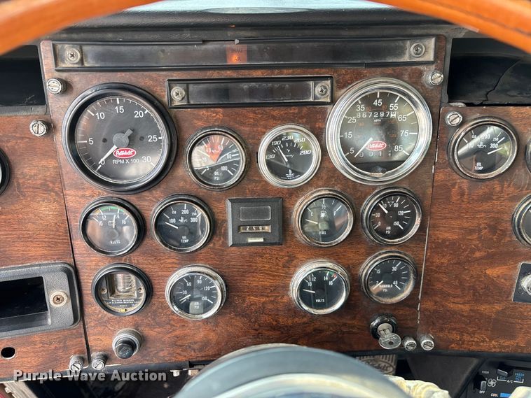 image for item EN5606 1987 Peterbilt 379 semi truck