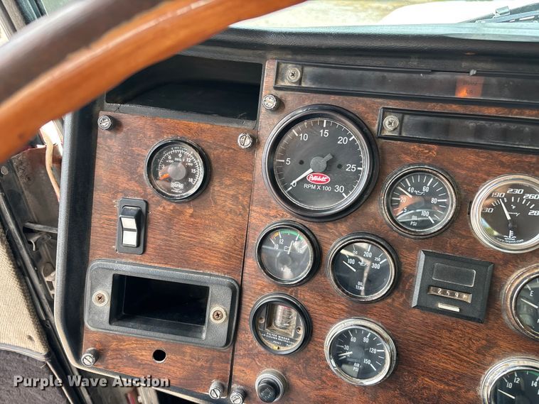 image for item EN5606 1987 Peterbilt 379 semi truck