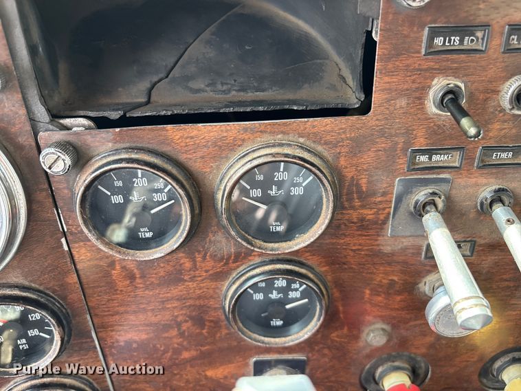 image for item EN5606 1987 Peterbilt 379 semi truck