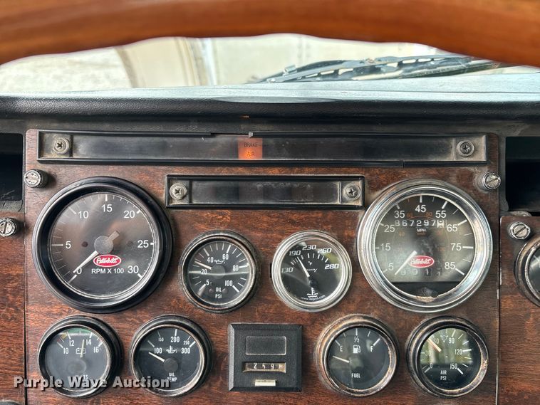 image for item EN5606 1987 Peterbilt 379 semi truck